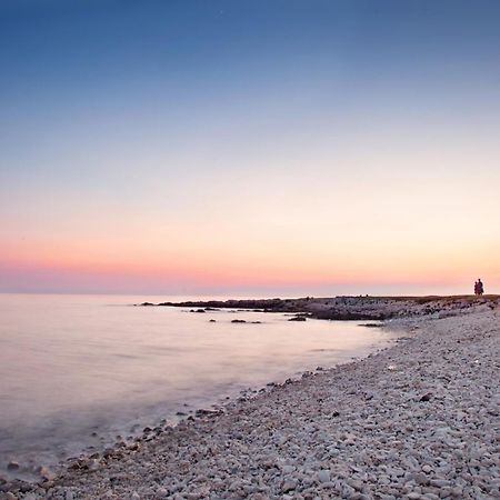Studio Apartment Ljubica For 2 Persons 150M From The Beach Πόρετς Εξωτερικό φωτογραφία
