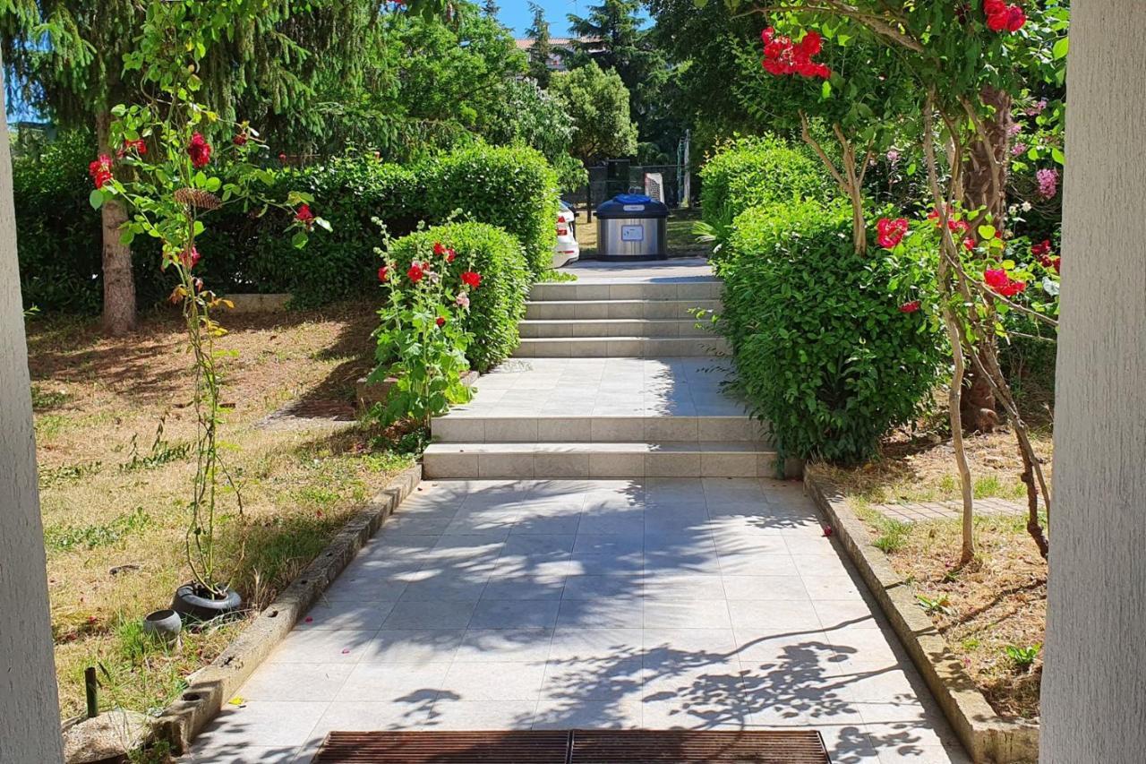 Studio Apartment Ljubica For 2 Persons 150M From The Beach Πόρετς Εξωτερικό φωτογραφία