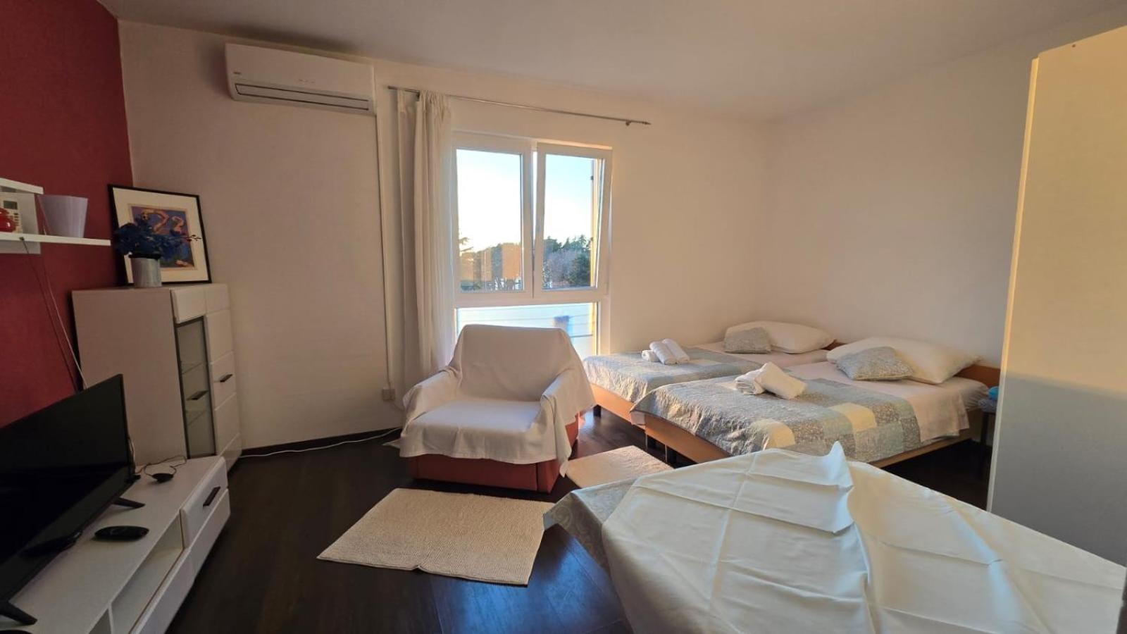 Studio Apartment Ljubica For 2 Persons 150M From The Beach Πόρετς Εξωτερικό φωτογραφία