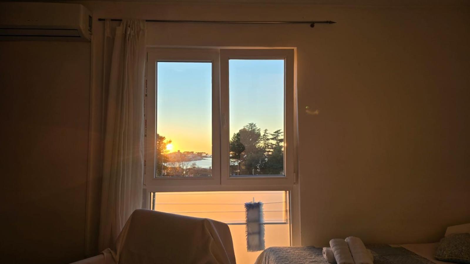 Studio Apartment Ljubica For 2 Persons 150M From The Beach Πόρετς Εξωτερικό φωτογραφία